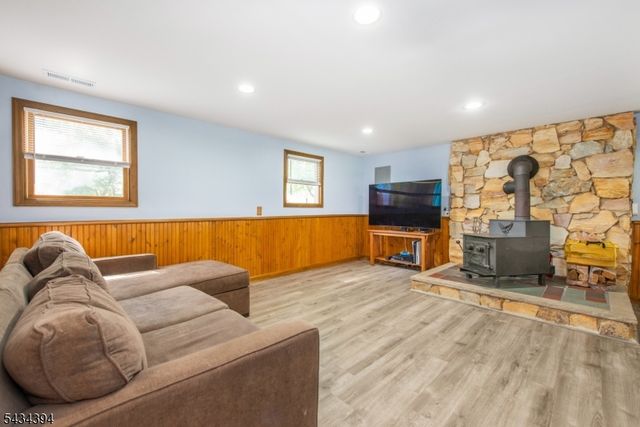 42 Summit Rd, Jefferson Twp., NJ 07438