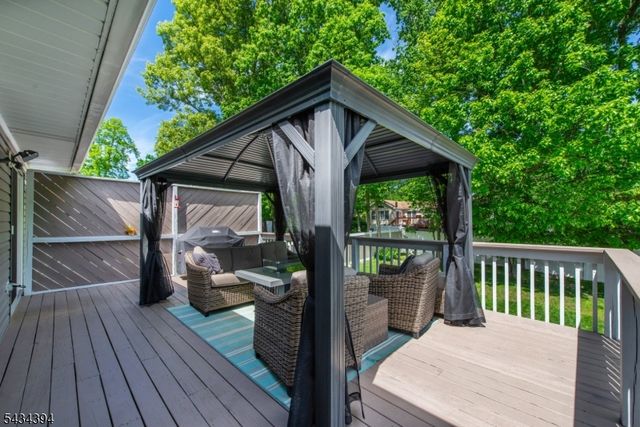 42 Summit Rd, Jefferson Twp., NJ 07438