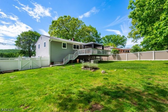 42 Summit Rd, Jefferson Twp., NJ 07438