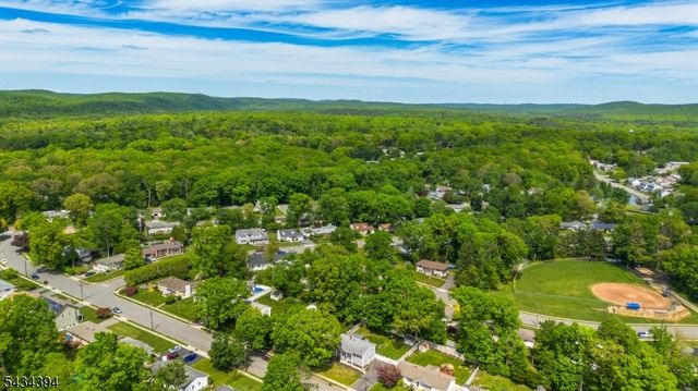 42 Summit Rd, Jefferson Twp., NJ 07438