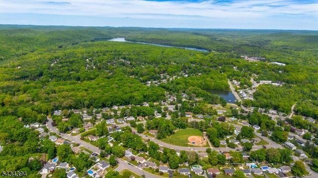 42 Summit Rd, Jefferson Twp., NJ 07438