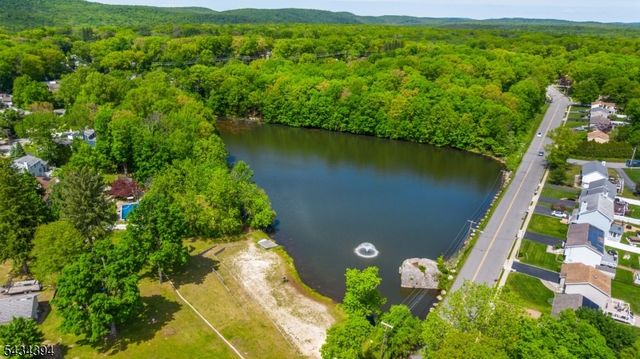 42 Summit Rd, Jefferson Twp., NJ 07438