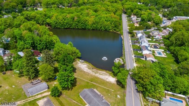 42 Summit Rd, Jefferson Twp., NJ 07438
