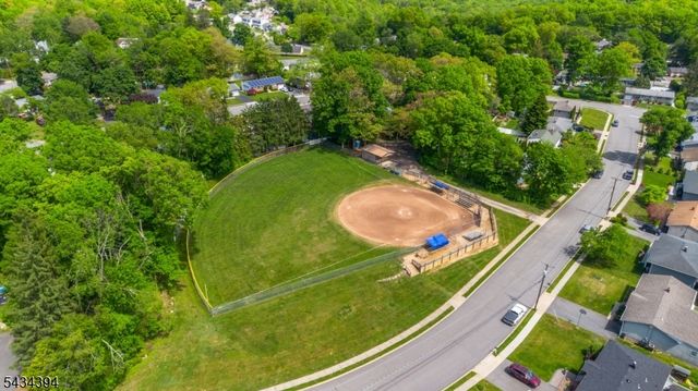 42 Summit Rd, Jefferson Twp., NJ 07438