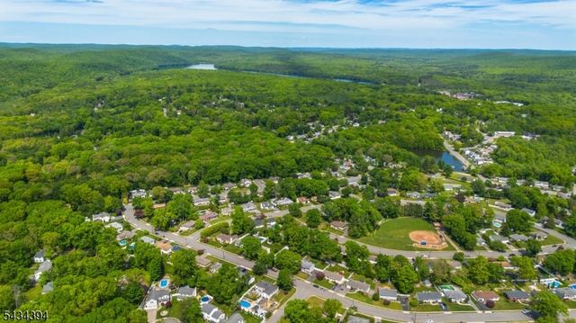 42 Summit Rd, Jefferson Twp., NJ 07438