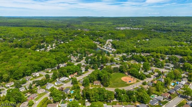42 Summit Rd, Jefferson Twp., NJ 07438