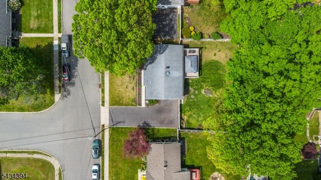 42 Summit Rd, Jefferson Twp., NJ 07438