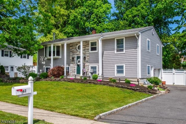 42 Summit Rd, Jefferson Twp., NJ 07438