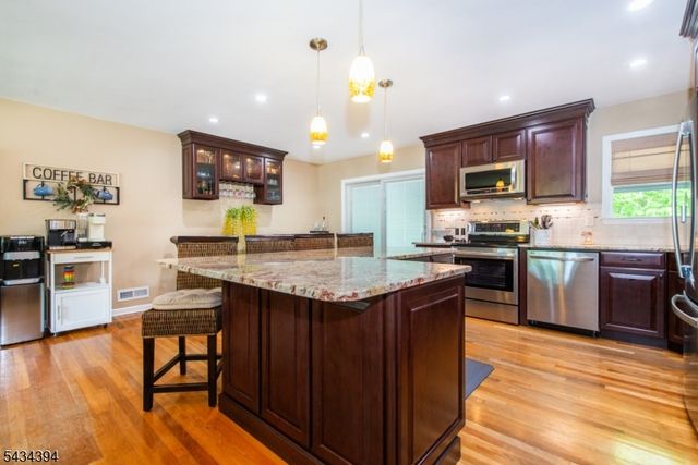 42 Summit Rd, Jefferson Twp., NJ 07438