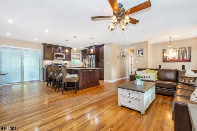42 Summit Rd, Jefferson Twp., NJ 07438