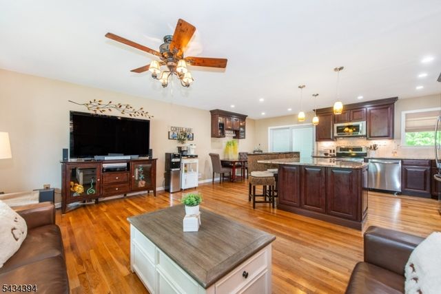 42 Summit Rd, Jefferson Twp., NJ 07438