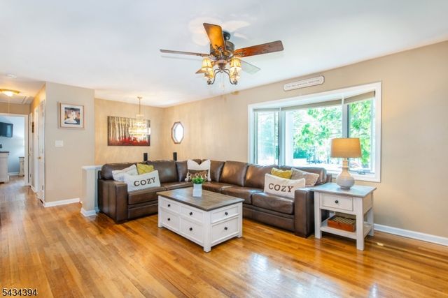 42 Summit Rd, Jefferson Twp., NJ 07438