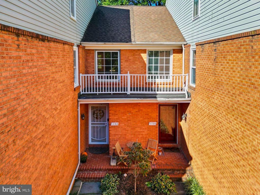 1792 DUFFIELD LN, Alexandria, VA 22307