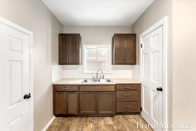823 Union Avenue, Grand Rapids, MI 49507