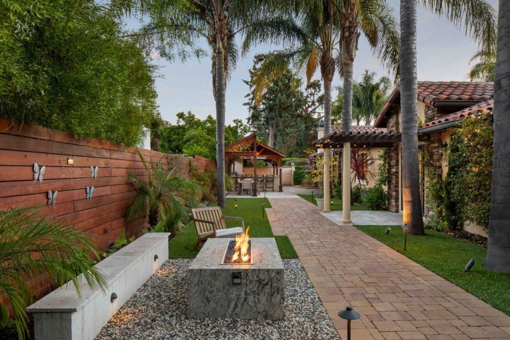 Image 3 of property listing at 65 Fairfax Avenue, Atherton, CA 94027