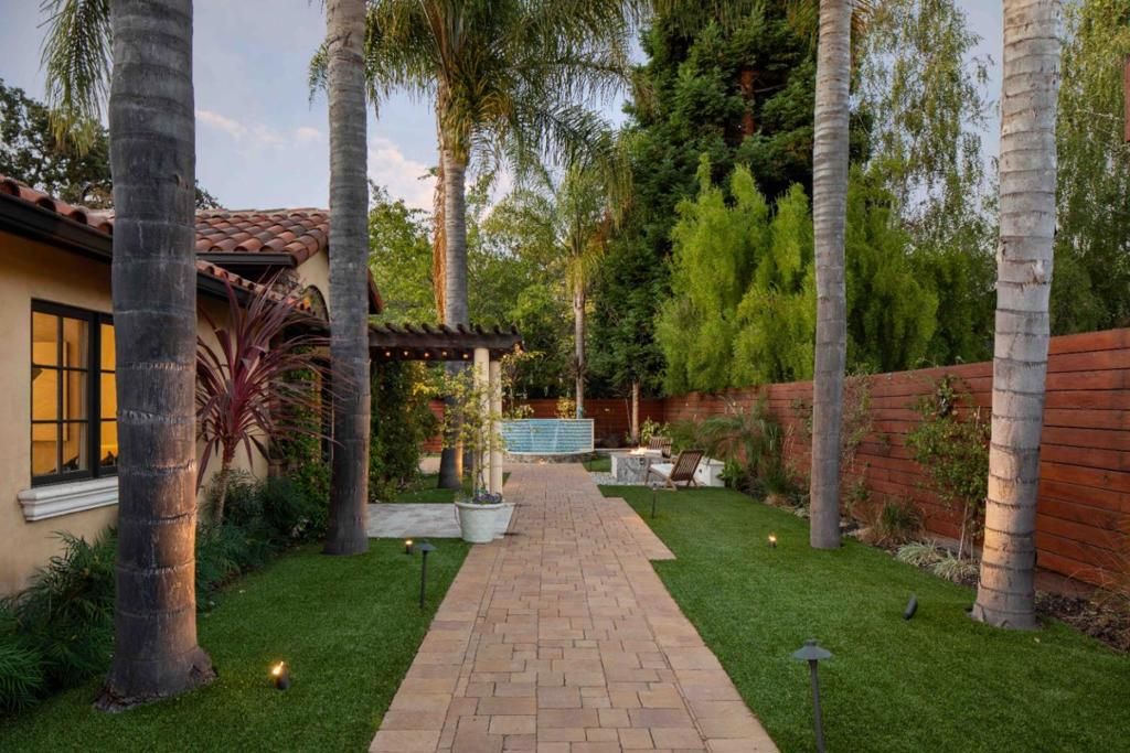 Image 4 of property listing at 65 Fairfax Avenue, Atherton, CA 94027