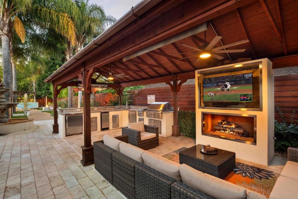 Image 5 of property listing at 65 Fairfax Avenue, Atherton, CA 94027