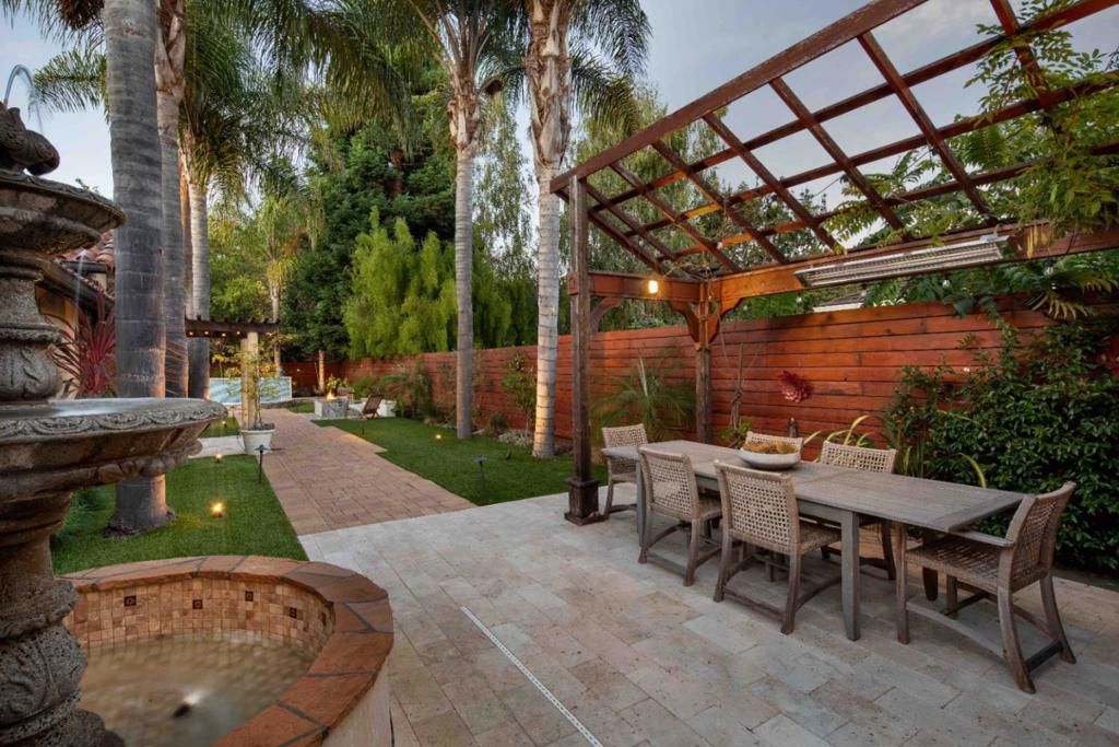 Image 6 of property listing at 65 Fairfax Avenue, Atherton, CA 94027