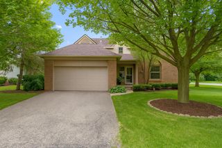 105 Aspen Way, South Lyon, MI 48178