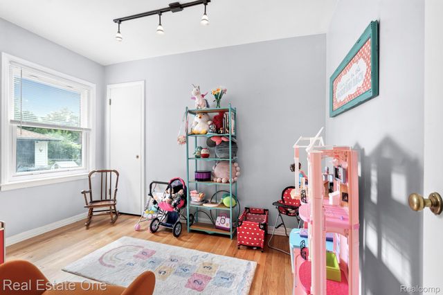 9381 Fox Avenue, Allen Park, MI 48101