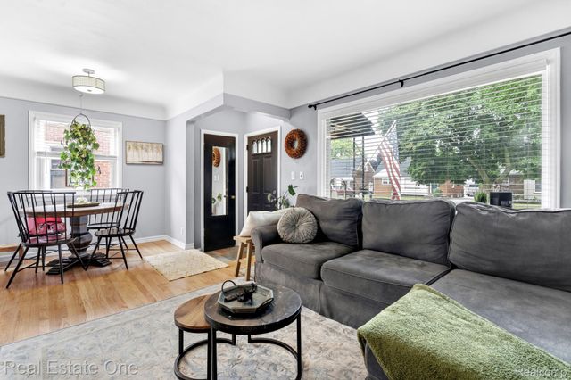9381 Fox Avenue, Allen Park, MI 48101