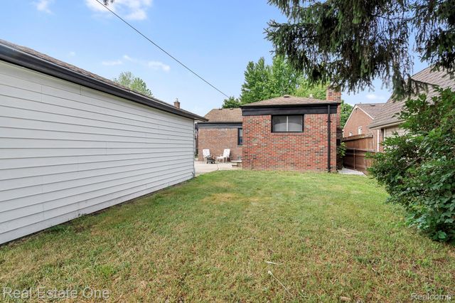 9381 Fox Avenue, Allen Park, MI 48101