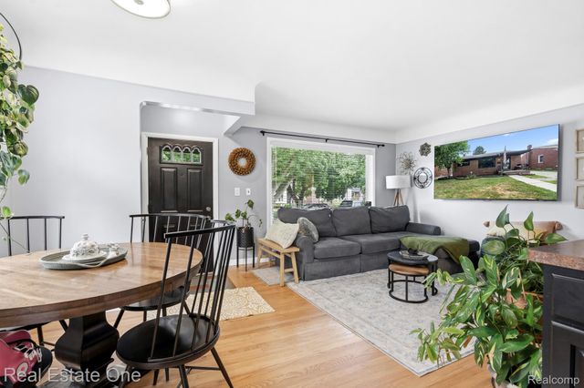 9381 Fox Avenue, Allen Park, MI 48101