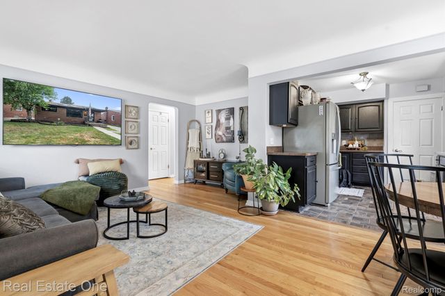 9381 Fox Avenue, Allen Park, MI 48101