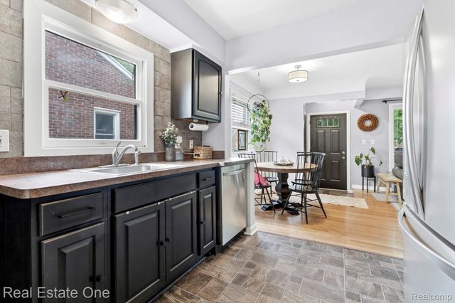 9381 Fox Avenue, Allen Park, MI 48101