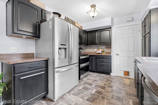 9381 Fox Avenue, Allen Park, MI 48101