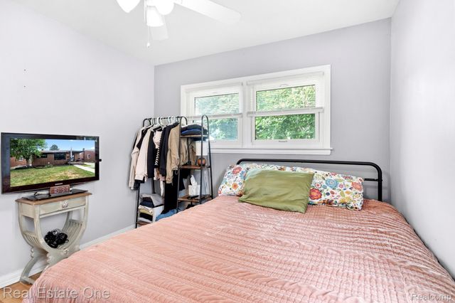 9381 Fox Avenue, Allen Park, MI 48101