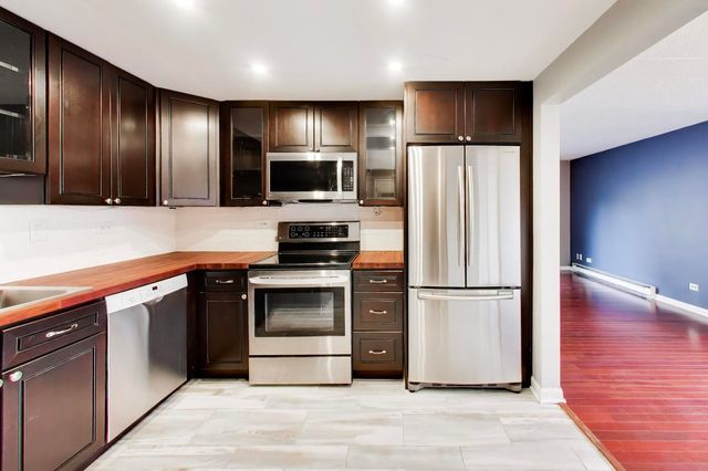 324 Klein Creek Court A, Carol Stream, IL 60188