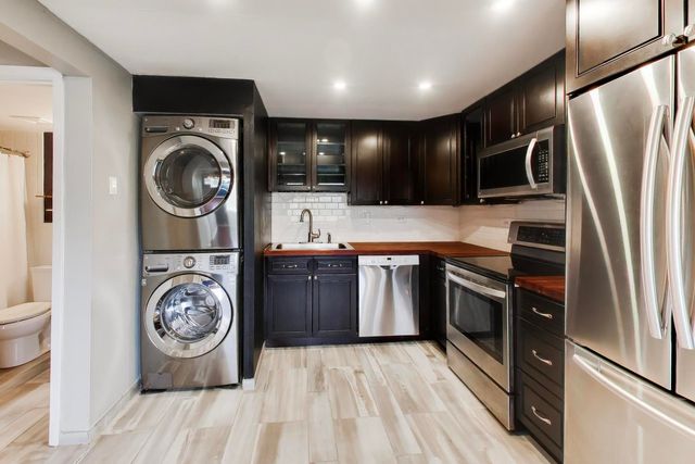 324 Klein Creek Court A, Carol Stream, IL 60188