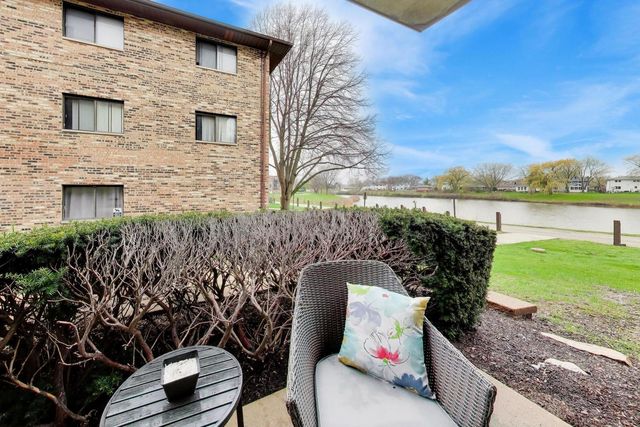 324 Klein Creek Court A, Carol Stream, IL 60188