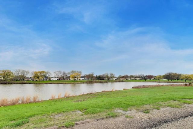 324 Klein Creek Court A, Carol Stream, IL 60188