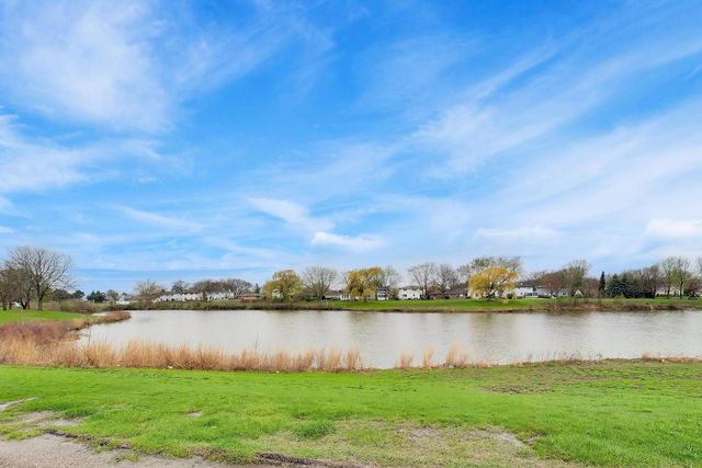 324 Klein Creek Court A, Carol Stream, IL 60188