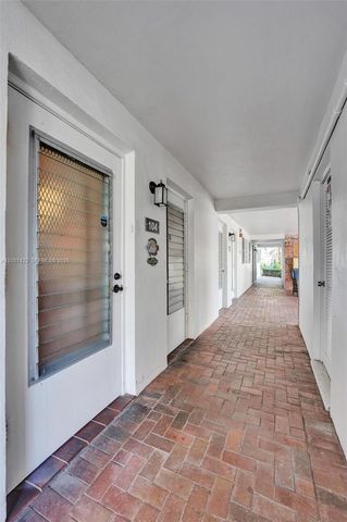 455 Paradise Isle Blvd 104, Hallandale Beach, FL 33009