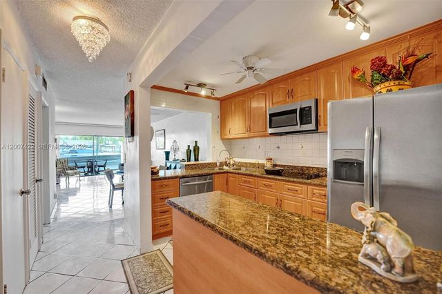 455 Paradise Isle Blvd 104, Hallandale Beach, FL 33009
