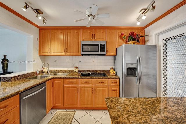 455 Paradise Isle Blvd 104, Hallandale Beach, FL 33009