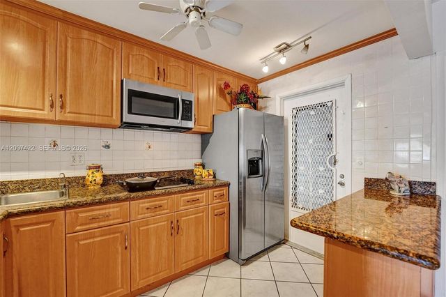 455 Paradise Isle Blvd 104, Hallandale Beach, FL 33009