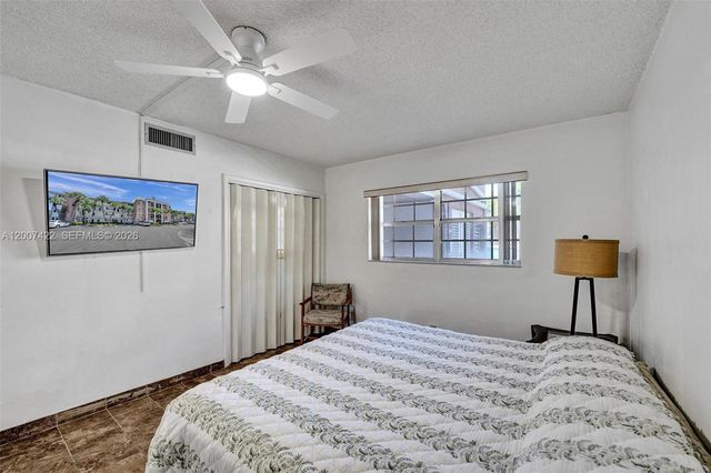 455 Paradise Isle Blvd 104, Hallandale Beach, FL 33009