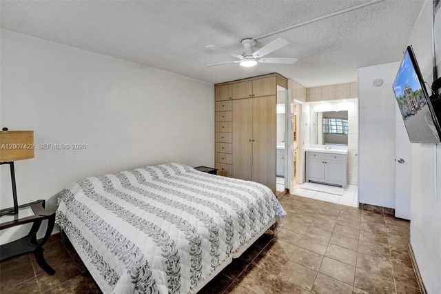 455 Paradise Isle Blvd 104, Hallandale Beach, FL 33009