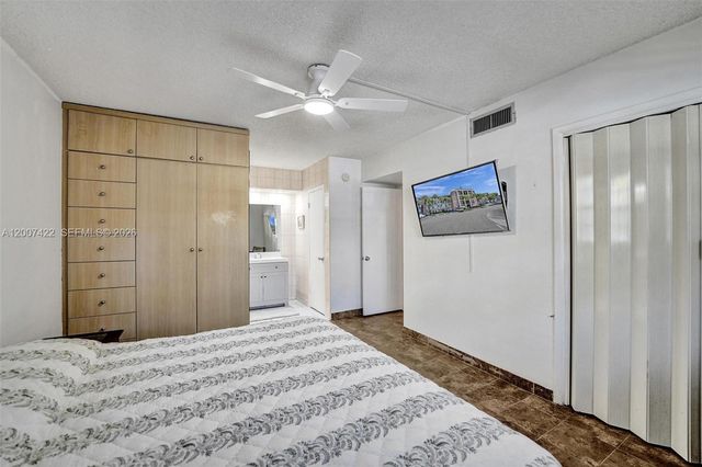 455 Paradise Isle Blvd 104, Hallandale Beach, FL 33009