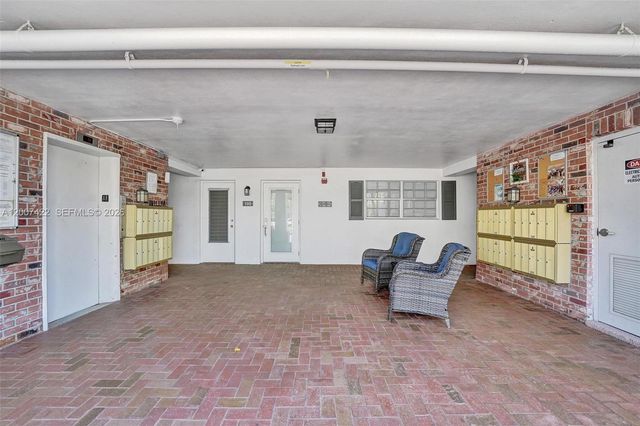 455 Paradise Isle Blvd 104, Hallandale Beach, FL 33009