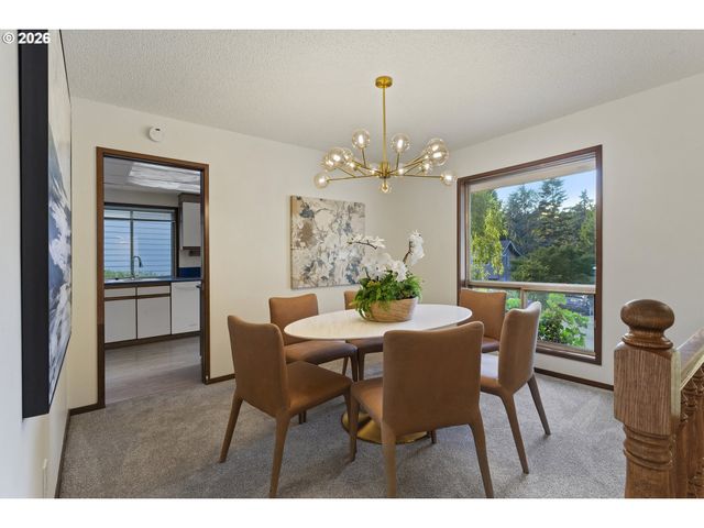2816 Sw PLUM Ct, Portland, OR 97219