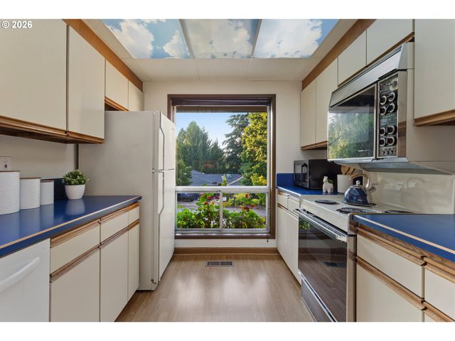 2816 Sw PLUM Ct, Portland, OR 97219