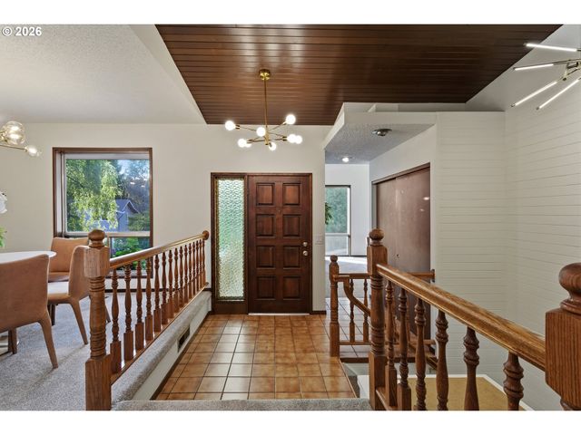 2816 Sw PLUM Ct, Portland, OR 97219