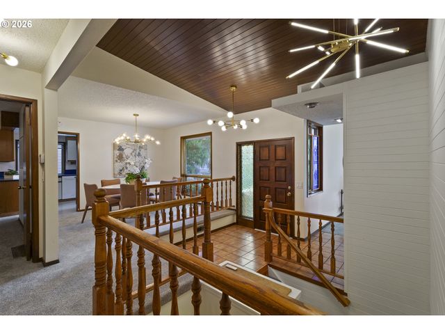 2816 Sw PLUM Ct, Portland, OR 97219