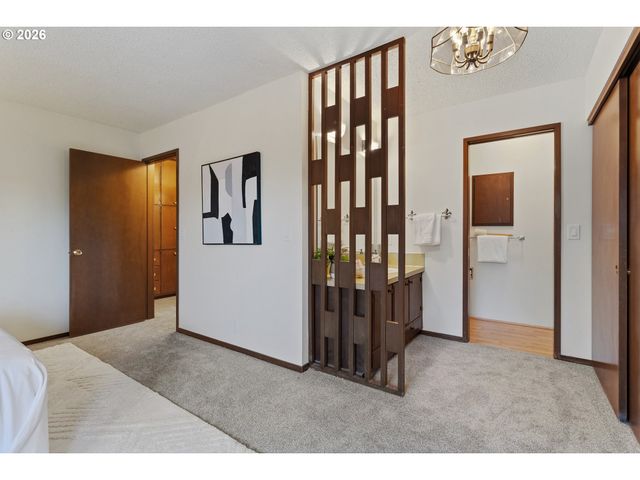 2816 Sw PLUM Ct, Portland, OR 97219