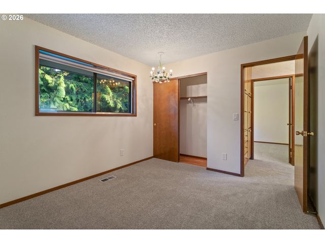 2816 Sw PLUM Ct, Portland, OR 97219